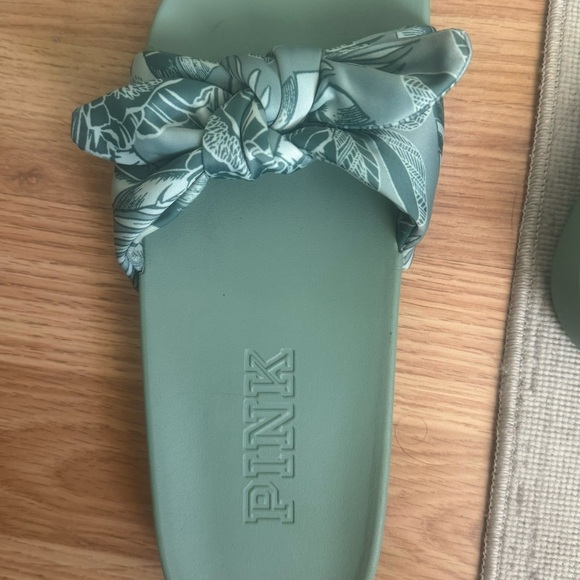 VS PINK Tropical 🏝️ Satin Slides - Picture 3 of 3
